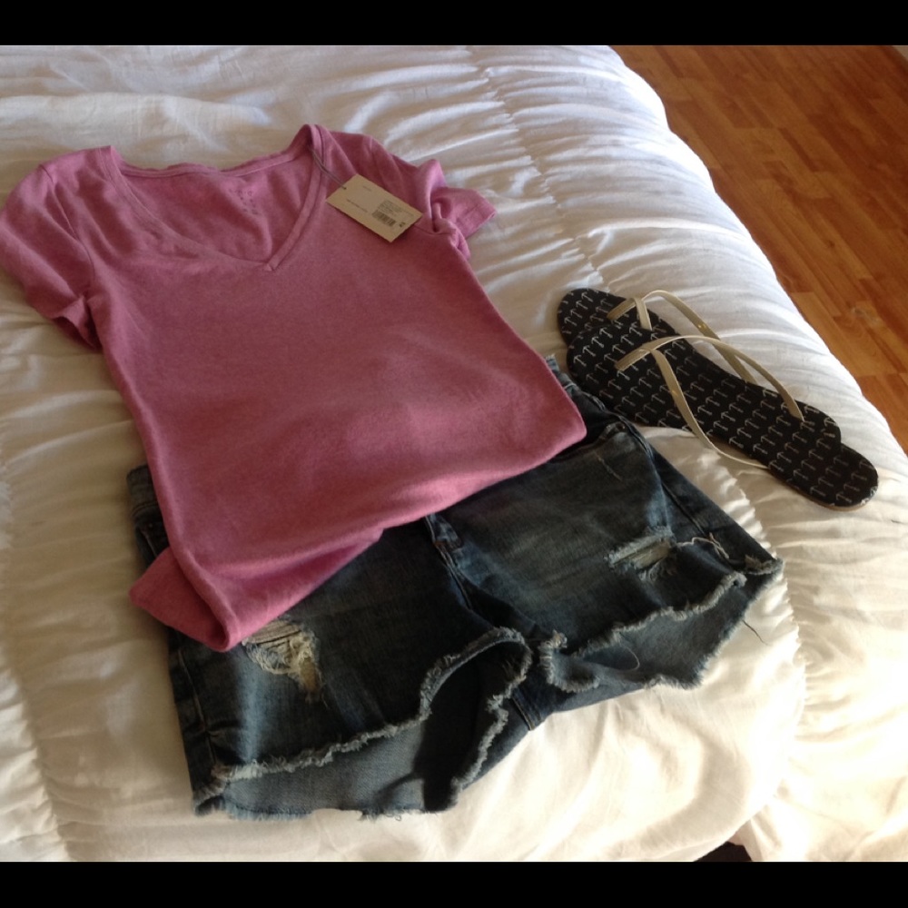 NEW! Heather pink v-neck t-shirt!